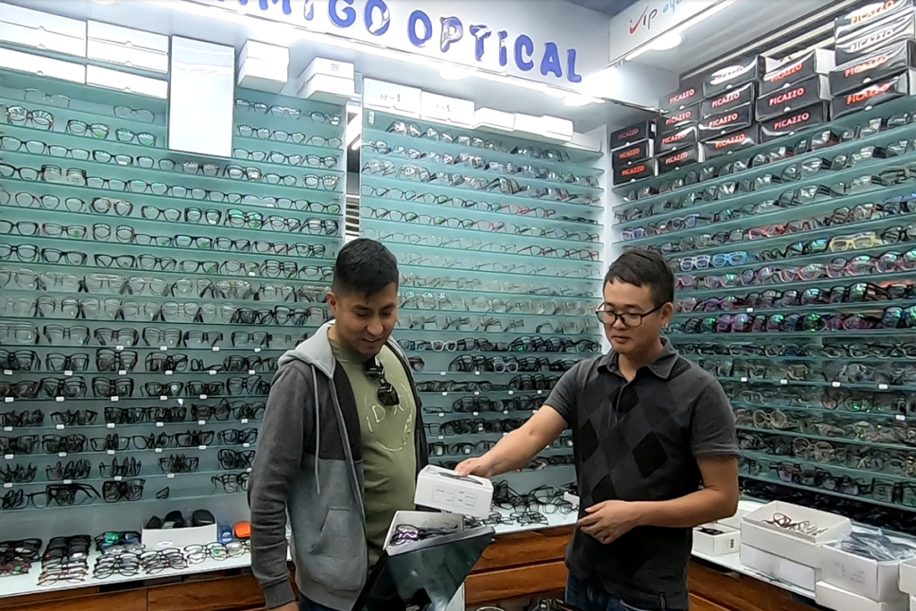 Operators in Yiwu market-3