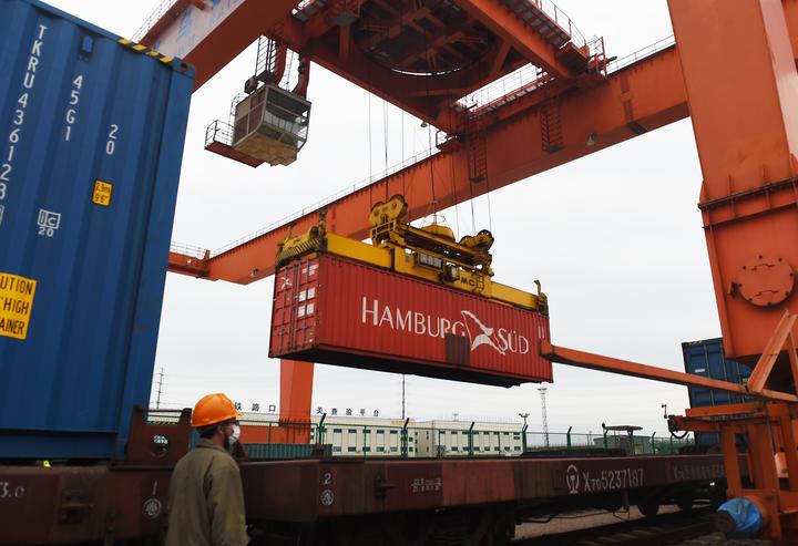 loading of containers