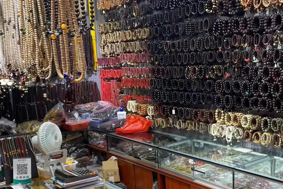 A jewellry shop in Yiwu Market