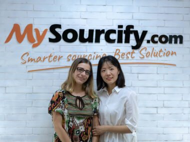 client-with-mysourcify Client in Mysoucify Office
